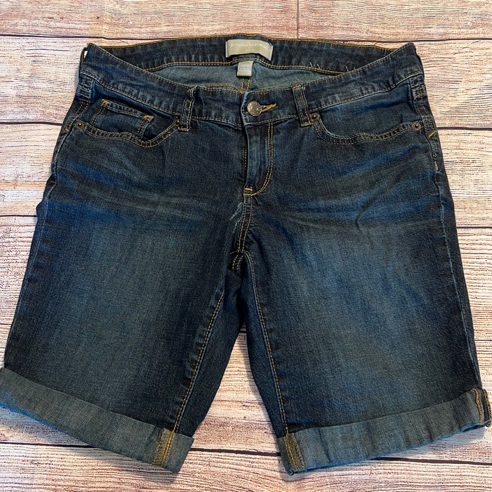 EUC banana republic Bermuda Jean shorts w/stretch